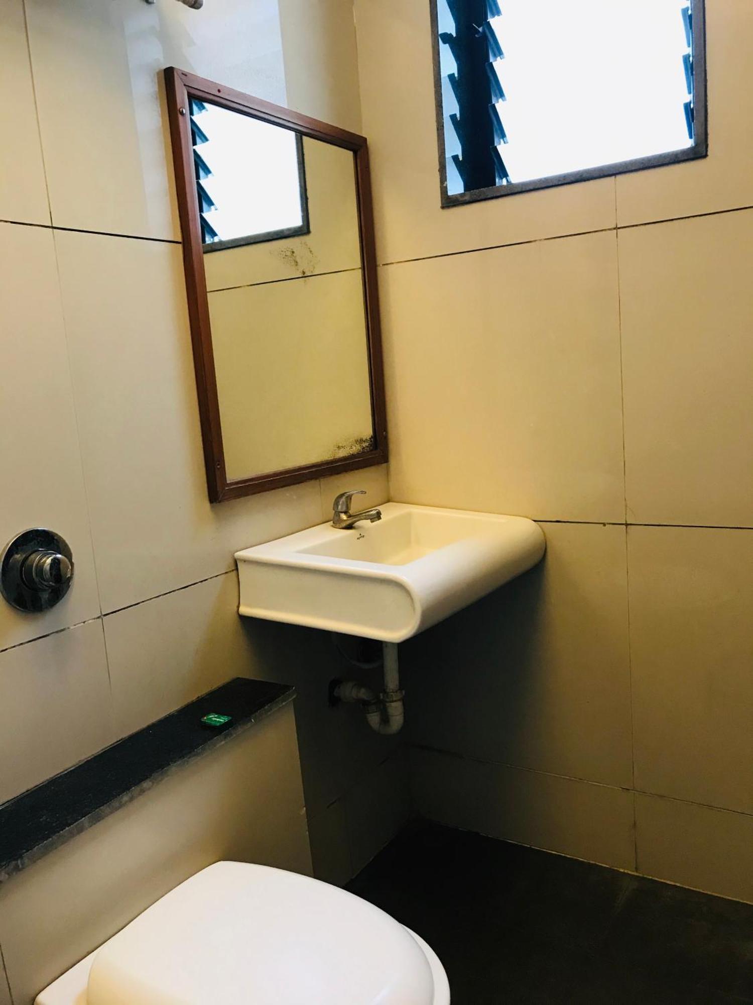 Liva Rooms Nāsik Eksteriør bilde