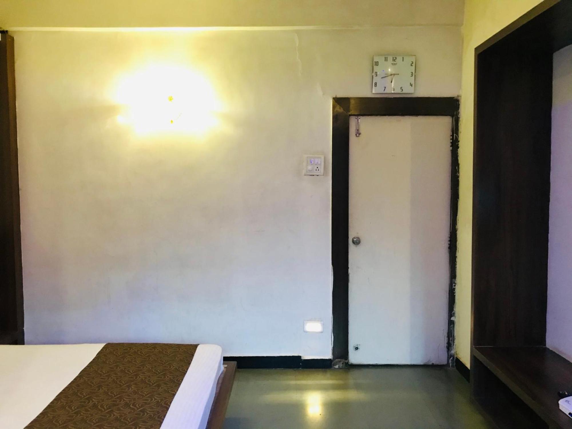 Liva Rooms Nāsik Eksteriør bilde